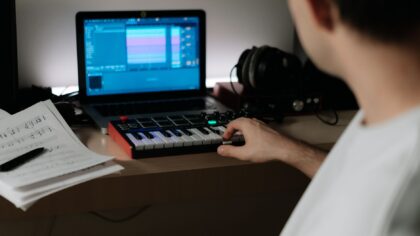 Dirbtinis intelektas muzikoje: kaip išnaudoti naujas galimybes neprarandant kūrybos džiaugsmo ir autorystės