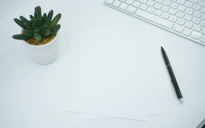 Dirbtinis intelektas rašant sutartis ir dokumentus: kaip sukurti pirminį juodraštį nepadarant brangių klaidų