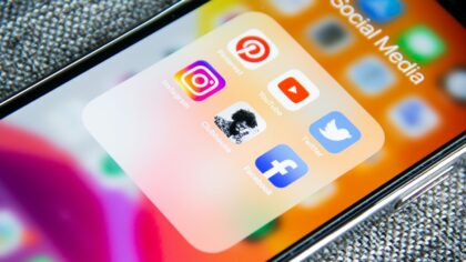 Dirbtinis intelektas socialinių tinklų kasdienybei: kaip tvarkytis su srautu, žinutėmis ir reputacija