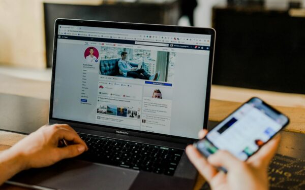 Dirbtinis intelektas socialiniuose tinkluose: kaip kurti turinį greičiau, bet nepamesti žmogiško balso