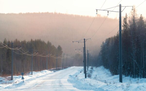 Elektromobilio efektyvumas žiemą ir vasarą: kaip realiai keičiasi sąnaudos ir ką gali padaryti vairuotojas