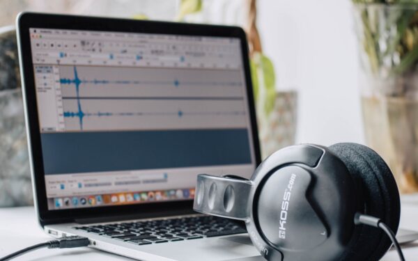 Garso redagavimo programos ne tik muzikantams: kaip paprasti įrankiai padeda sutvarkyti įrašus namuose