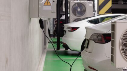 Kaip išlaikyti naudotą elektrinį automobilį: svarbiausi patikros ir priežiūros žingsniai vairuotojams