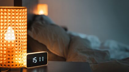 Kaip išmanusis laikrodis gali padėti realiai pagerinti miegą: praktinės funkcijos ir ribos
