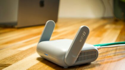 Kaip namuose užtikrinti darbo saugumą: 2FA, slaptažodžiai, namų Wi-Fi ir šeimos taisyklės vienoje vietoje