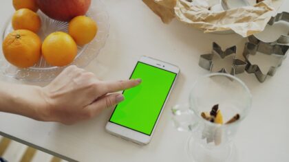 Kaip pailginti telefono baterijos veikimą neatsisakant patogumo: 9 realiai veikiančios gudrybės kasdienai