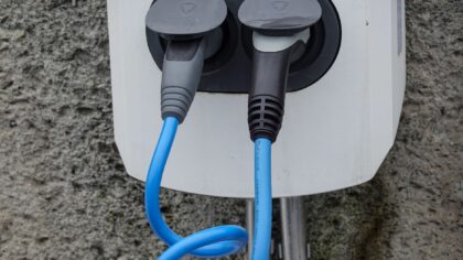 Kaip pasirinkti kabelį elektromobiliui: tipai, galingumai ir praktiniai patarimai naujokams