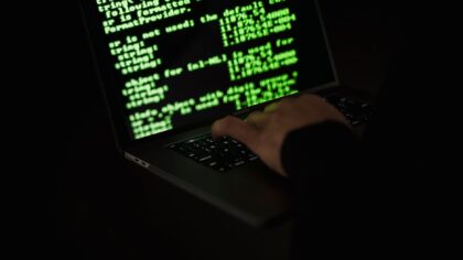 Kaip trojanai tyliai įsikuria kompiuteryje ir telefone: pagrindiniai pavojai ir praktinė apsauga