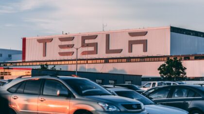 Kietojo kūno baterijos artėja prie automobilių ir buitinių įrenginių: kam jos ruošiasi mesti iššūkį