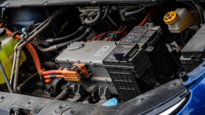 Kietojo kūno baterijos artėja prie rinkos: ką ši technologija žada telefonams, automobiliams ir namų energijai