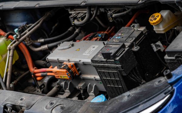 Kietojo kūno baterijos artėja prie rinkos: ką ši technologija žada telefonams, automobiliams ir namų energijai