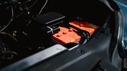 Kietojo kūno baterijos elektromobiliuose: ką jos realiai pakeis ir kada tai pajus vairuotojai