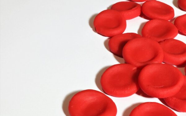 Nanorobotai kraujyje: kaip nematomos mašinos gali pakeisti mediciną ir ką dar reikia išspręsti