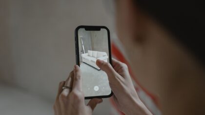 Papildyta realybė namuose: nuo baldų planavimo iki remonto instrukcijų ant sienos