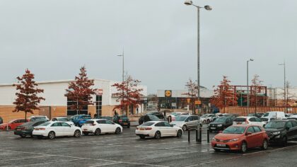 Šeimos automobilis su elektros pavara: į ką atkreipti dėmesį, kai norite vieno auto visiems gyvenimo poreikiams
