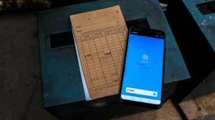 Telefonų skenavimas per sieną ir kišenę: kaip veikia UWB, „Find My“ ir kitos sekimo funkcijos bei kaip jas suvaldyti