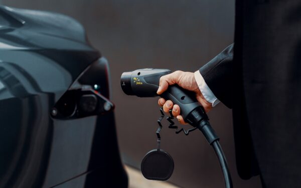 Elektromobilio efektyvumas žiemą ir vasarą: kas iš tikrųjų lemia sąnaudas ir nuvažiuojamą atstumą