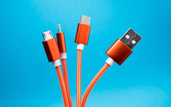 USB-C kasdienybėje: ką verta žinoti apie laidus, įkroviklius ir galios ribas, kad nepermokėtumėte