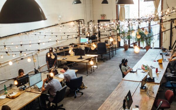 Viešosios bibliotekos ir coworking erdvės: kaip saugiai naudotis bendrais kompiuteriais ir Wi-Fi tinklais
