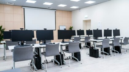 Ateities klasė be vadovėlių: kaip virtualios laboratorijos ir simuliacijos keičia mokymąsi