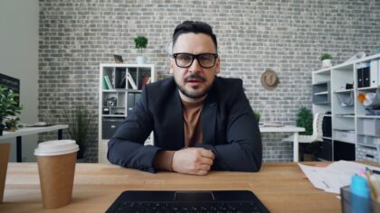 Dirbtinis intelektas ir darbo pokalbiai: kaip pasiruošti, kai kandidatus vertina algoritmai