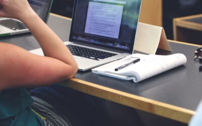 Dirbtinis intelektas mokymuisi: kaip protingai naudoti DI mokykloje ir universitete, kad nenukentėtų žinios
