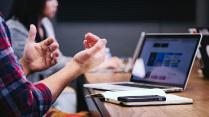 Dirbtinis intelektas prezentacijoms: kaip per pusvalandį parengti aiškų pranešimą ir nepamesti esmės