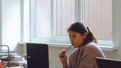 Dirbtinis intelektas sprendimų priėmimui: kaip paprasti „pokalbiai“ su DI padeda aiškiau mąstyti