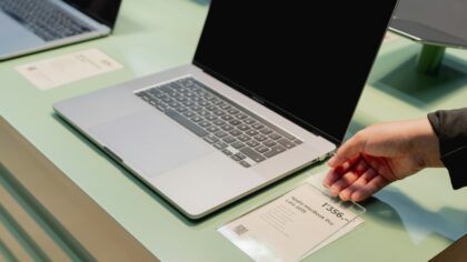 El. parašo naudojimas be teisininko: kaip praktiškai tvarkyti sutartis ir dokumentus internetu
