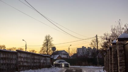 Elektromobilis žiemą ir vasarą: kaip skiriasi energijos sąnaudos ir ką vairuotojui verta daryti kitaip