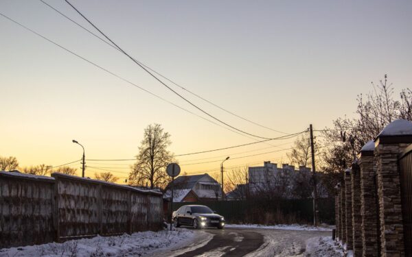 Elektromobilis žiemą ir vasarą: kaip skiriasi energijos sąnaudos ir ką vairuotojui verta daryti kitaip