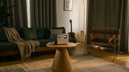 Išmanūs Wi-Fi maršrutizatoriai ir tinklo plėtiniai namuose: kada pakanka vieno įrenginio, o kada verta rinktis mesh