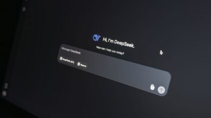 Kaip dirbtinis intelektas keičia klientų aptarnavimą: nuo paprastų chatbotų iki tikro pokalbio su įmone