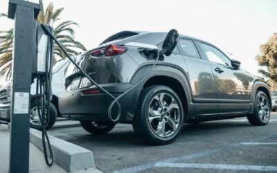 Kaip keičiasi elektromobilio vertė perpardavimo metu: svarbiausi veiksniai, kuriuos turėtų žinoti pirkėjai ir pardavėjai