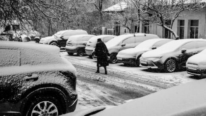 Kaip paruošti savo pirmąjį EV žiemai ir vasarai: praktinis sezoninės priežiūros vadovas Lietuvoje