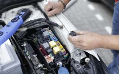 Kaip pasikeičia kasdienė automobilio priežiūra persėdus į elektromobilį: ką daryti kitaip ir ko nebedaryti