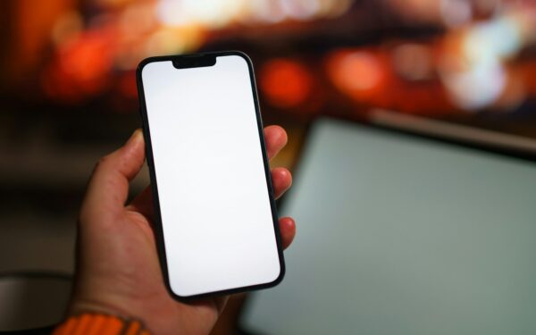 Kaip prailginti telefono ekrano tarnavimo laiką: ryškumas, dažnis ir kiti nustatymai, kurie daro įtaką