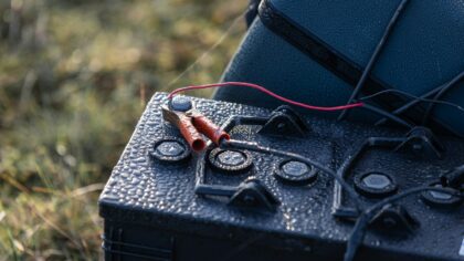 LFP baterijas turintys elektromobiliai: kuo jie skiriasi ir kada toks pasirinkimas gali būti naudingas