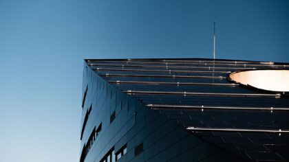 Nanoenergetiniai dažai ant pastatų: kaip plona danga ateityje galėtų virsti elektros jėgaine