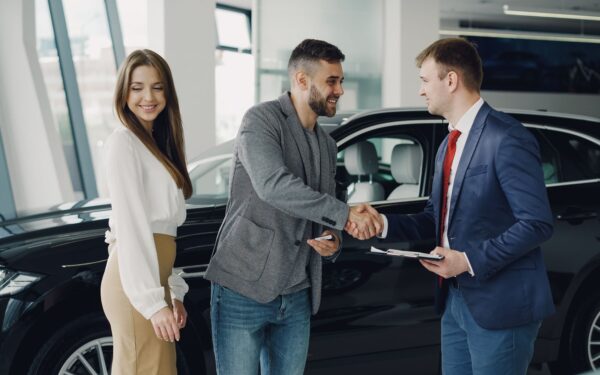 Naudoto elektromobilio perpardavimas Lietuvoje: kaip pasiruošti, kad sandoris būtų sklandus ir sąžiningas