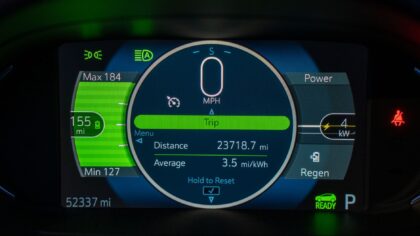 Regeneracinis stabdymas elektromobiliuose: kaip išnaudoti šią funkciją mieste ir užmiestyje
