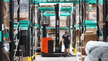 Robotai sandėliuose ir gamyboje: kuo iš tiesų dalinsis žmogus ir mašina artimiausiais metais