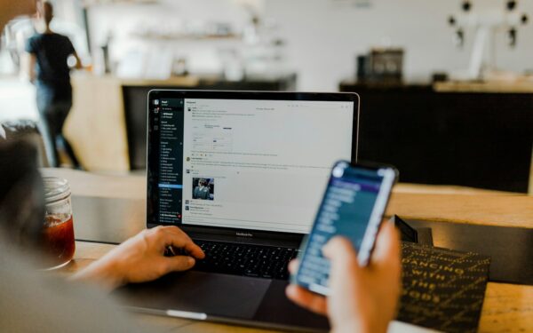 Slaptažodžių tvarkyklės namams ir darbui: kaip protingai susitvarkyti prisijungimus ir nesusikurti sau problemų