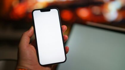 Telefonas persikrauna, stringa ar pats išsijungia: 7 praktiniai žingsniai, kuriuos verta atlikti prieš bėgant į servisą