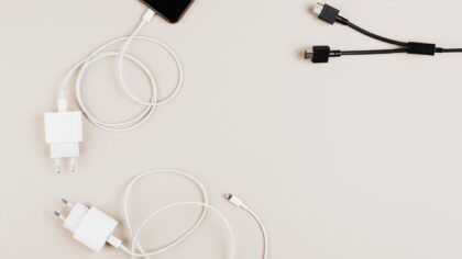 USB-C ir krovikliai kasdienybėje: kaip pasirinkti tinkamą, nesugadinti įrenginių ir išnaudoti greitą įkrovimą