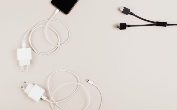 USB-C ir krovikliai kasdienybėje: kaip pasirinkti tinkamą, nesugadinti įrenginių ir išnaudoti greitą įkrovimą