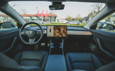 Vieno pedalo vairavimas elektromobilyje: kaip jis veikia, kuo naudingas ir kada verčiau jo vengti